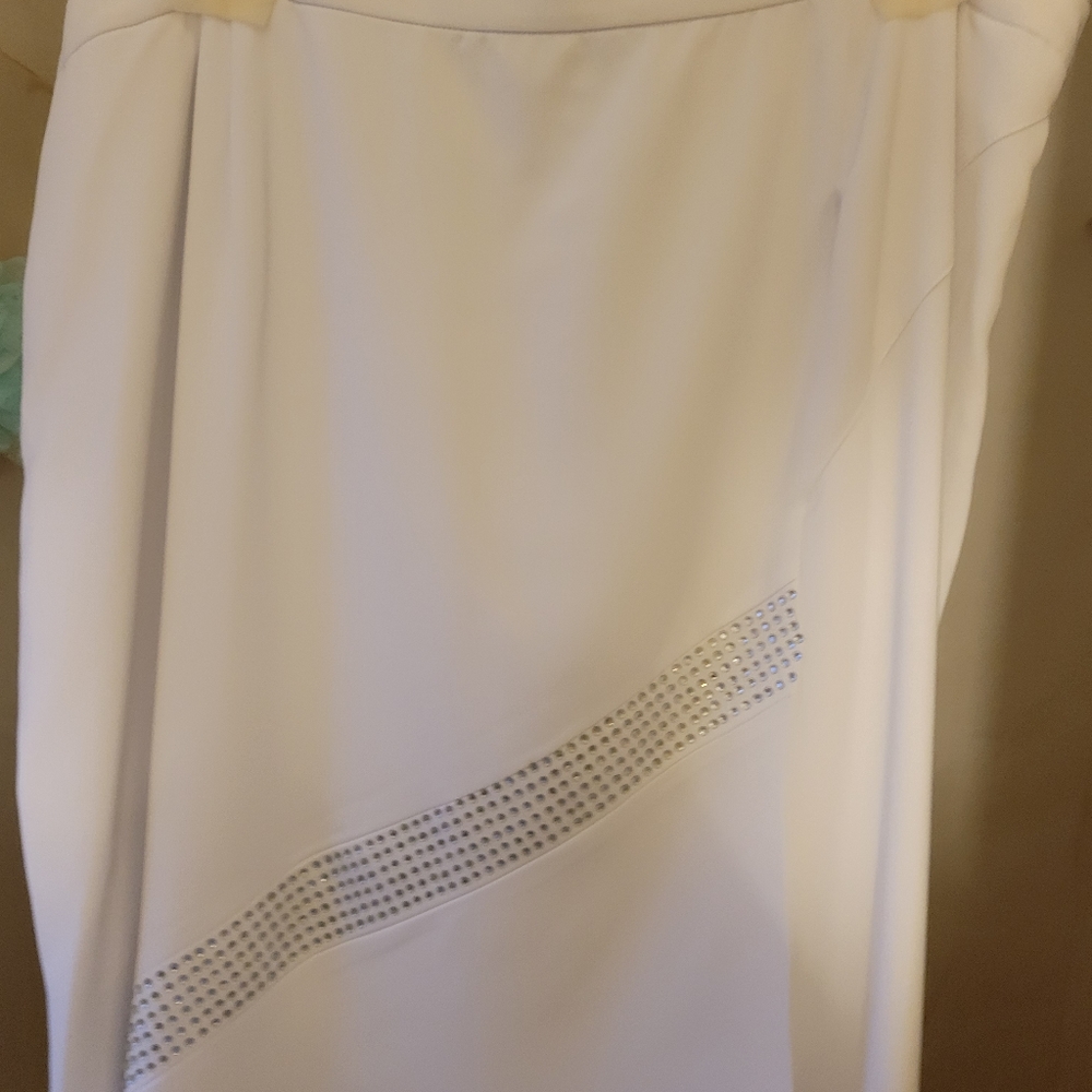 White suit with white hat